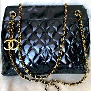 CHANEL Diamond Quilt CC Medallion Charm Patent Leather Shoulder Bag